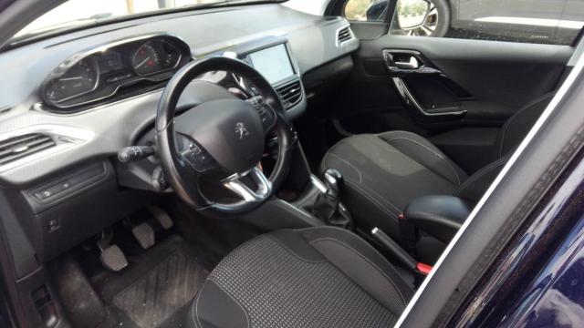 Peugeot 208 image 3
