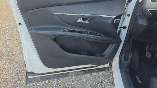 Peugeot 5008 image 2