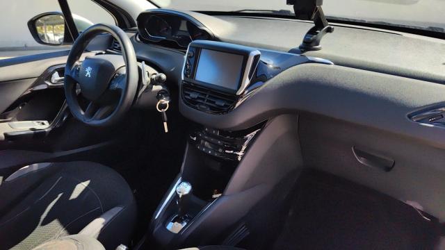 Peugeot 208 image 1