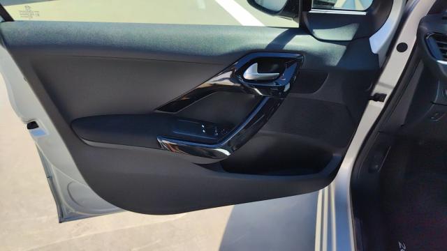 Peugeot 208 image 6