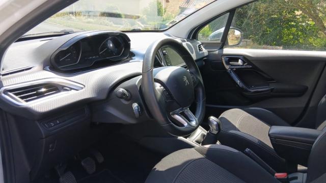 Peugeot 208 image 6