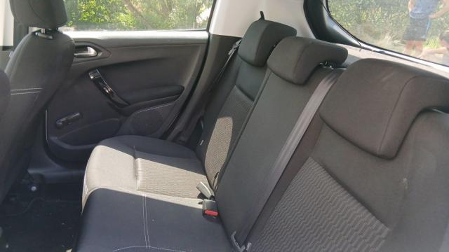 Peugeot 208 image 8