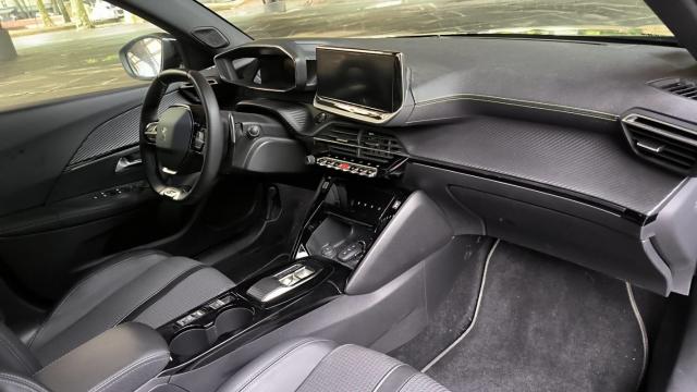 Peugeot 2008 image 2
