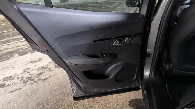 Peugeot 2008 image 3