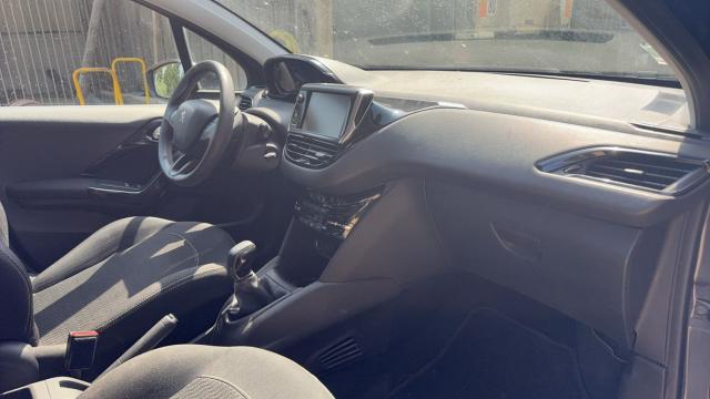 Peugeot 208 image 7