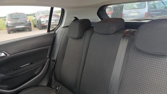 Peugeot 308 image 2