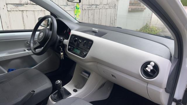Volkswagen Up! image 9
