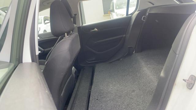 Peugeot 308 image 2