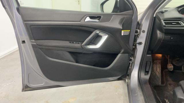 Peugeot 308 image 2