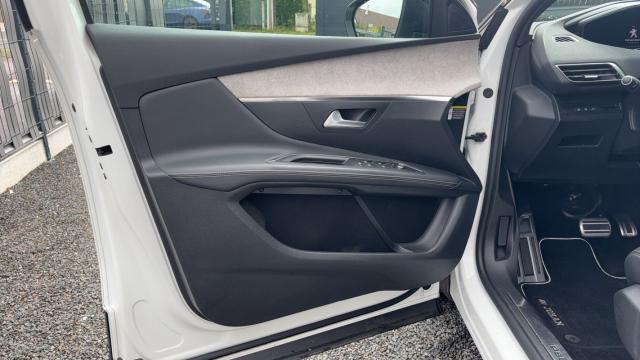 Peugeot 3008 image 2