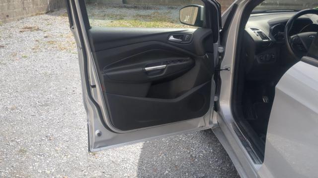 Ford Kuga image 9