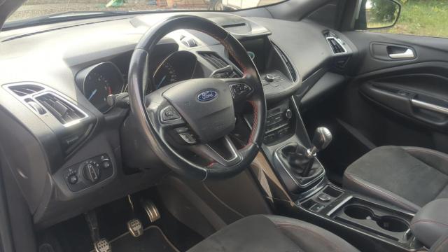 Ford Kuga image 3