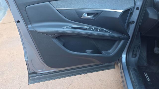 Peugeot 3008 image 2