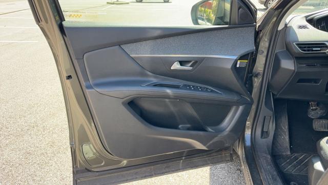 Peugeot 3008 image 2