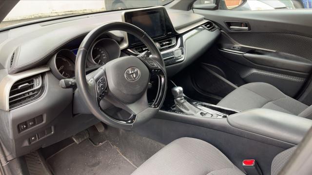Toyota C-Hr image 2