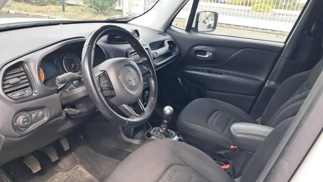 Jeep Renegade image 8