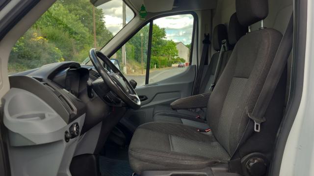 Ford Transit image 3