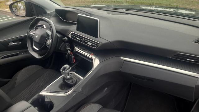 Peugeot 3008 image 2
