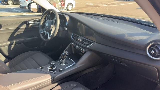 Alfa Romeo Giulia image 7