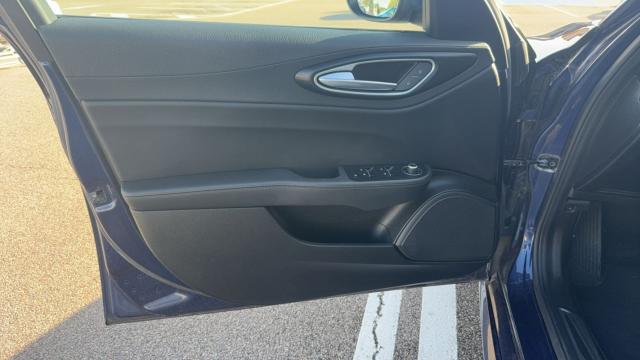 Alfa Romeo Giulia image 2