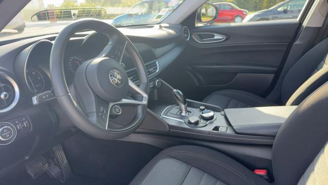 Alfa Romeo Giulia image 4