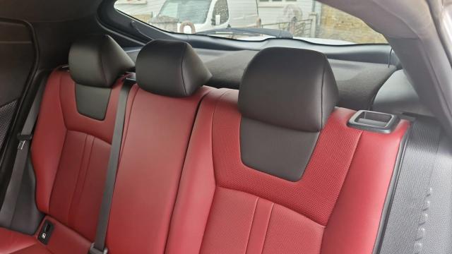 Toyota C-Hr image 6
