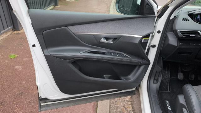 Peugeot 5008 image 8