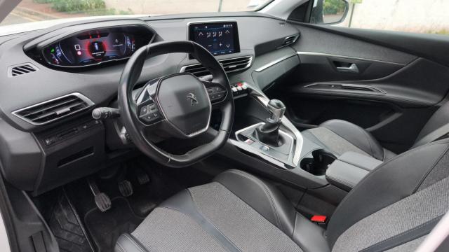 Peugeot 5008 image 9