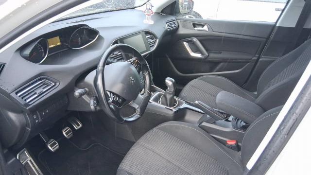 Peugeot 308 image 2