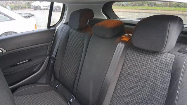 Peugeot 308 image 9