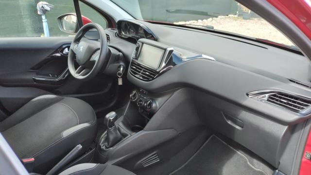 Peugeot 208 image 4