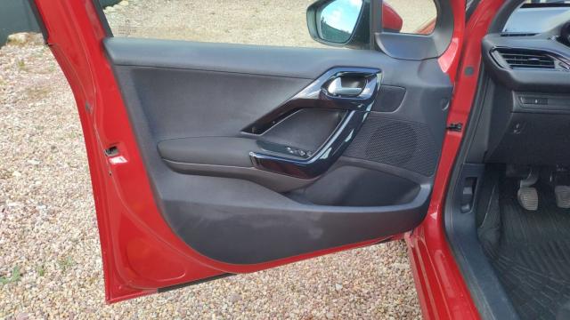 Peugeot 208 image 9