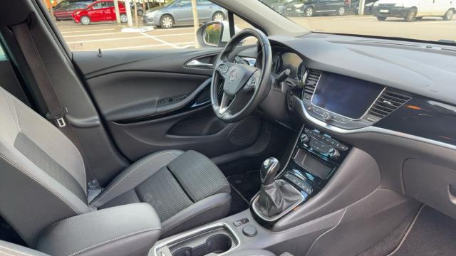 Opel Astra Sports Tourer image 9