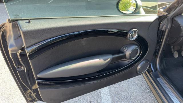Mini Cabrio image 4