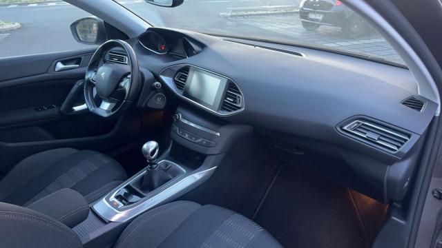 Peugeot 308 image 1