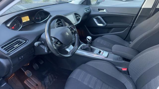Peugeot 308 image 8