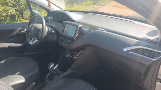 Peugeot 208 image 9