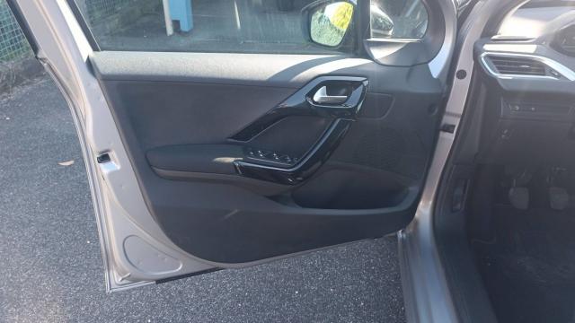 Peugeot 208 image 2