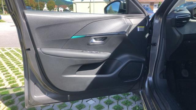 Peugeot 208 image 2