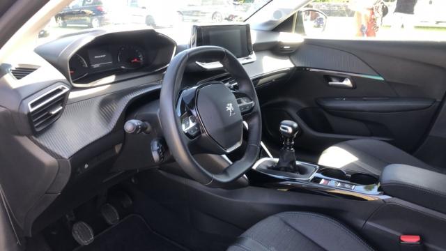 Peugeot 208 image 8