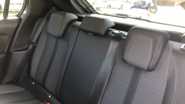 Peugeot 208 image 6