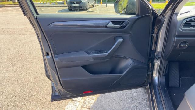 Volkswagen T-Roc image 6