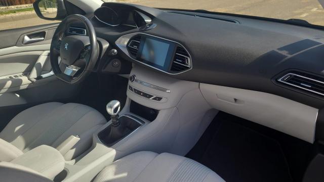 Peugeot 308 image 1