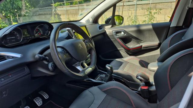 Peugeot 2008 image 1