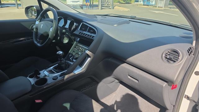 Peugeot 3008 image 2