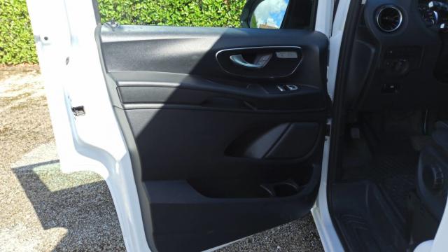Mercedes Benz Vito image 3