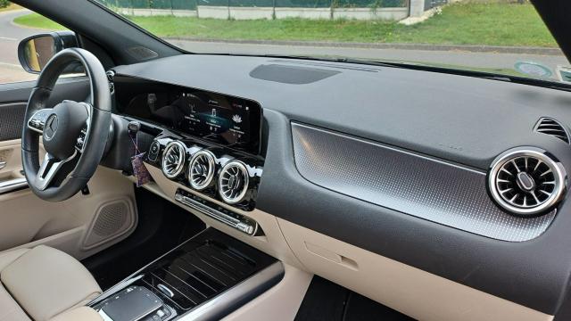 Mercedes Benz Eqa image 6