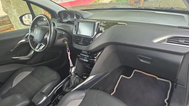 Peugeot 2008 image 8