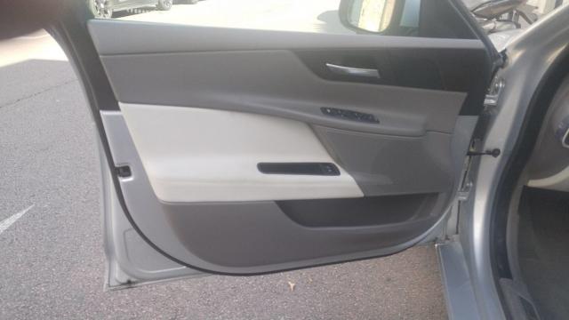Jaguar Xe image 8