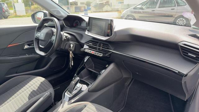 Peugeot 208 image 9